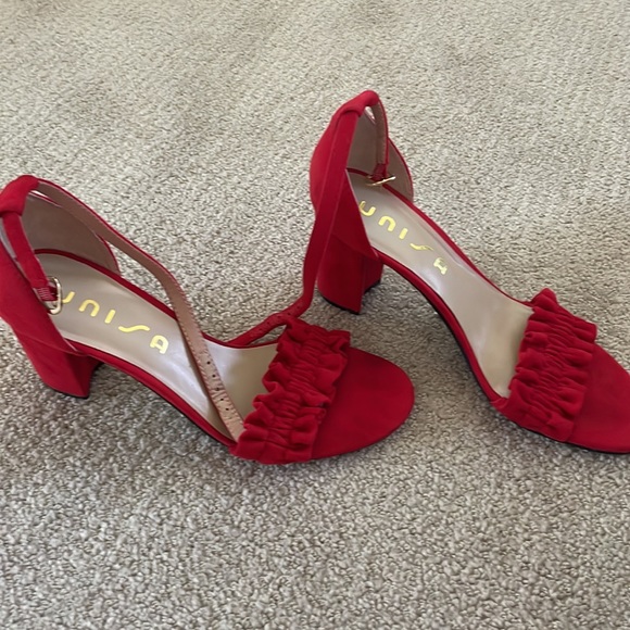 Red heels - Picture 2 of 4